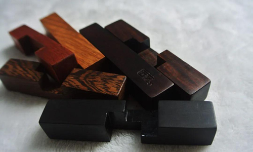 能工巧匠的技藝練達 家居工藝中的剛?cè)岵? onmousewheel=