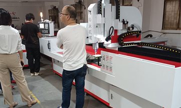 自動鉆孔攻牙機和激光設(shè)備、雕刻機相比有哪些優(yōu)勢